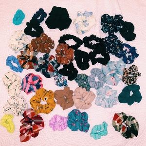 🌻✨scrunchies✨🌻
